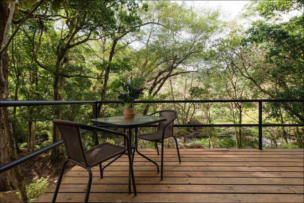 Unicorn Lodge: Direct Riverfront : Unique Experience San Gerardo de Dota Bagian luar foto