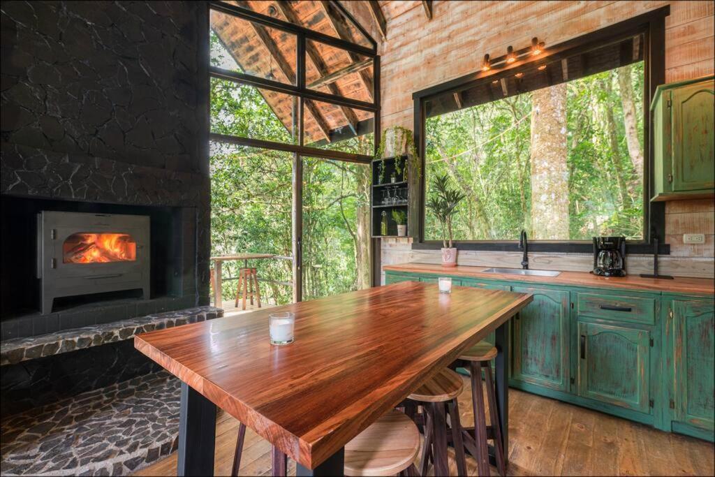 Unicorn Lodge: Direct Riverfront : Unique Experience San Gerardo de Dota Bagian luar foto