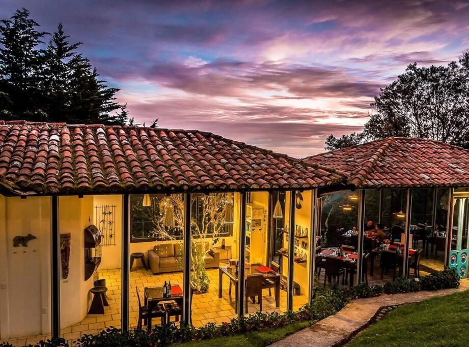 Unicorn Lodge: Direct Riverfront : Unique Experience San Gerardo de Dota Bagian luar foto